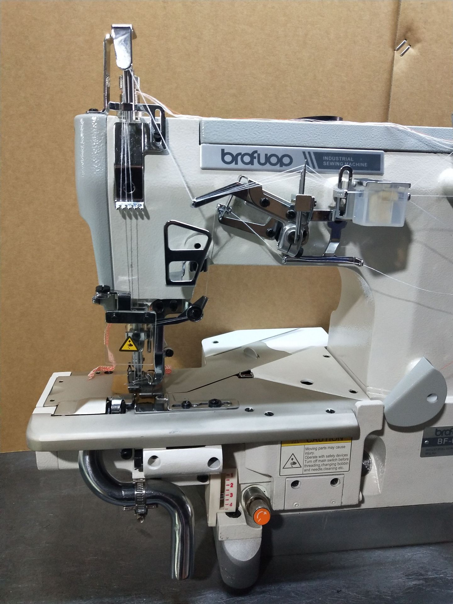 飞马款600-35绷缝机系列 小方头 左切刀 高速工业缝纫机