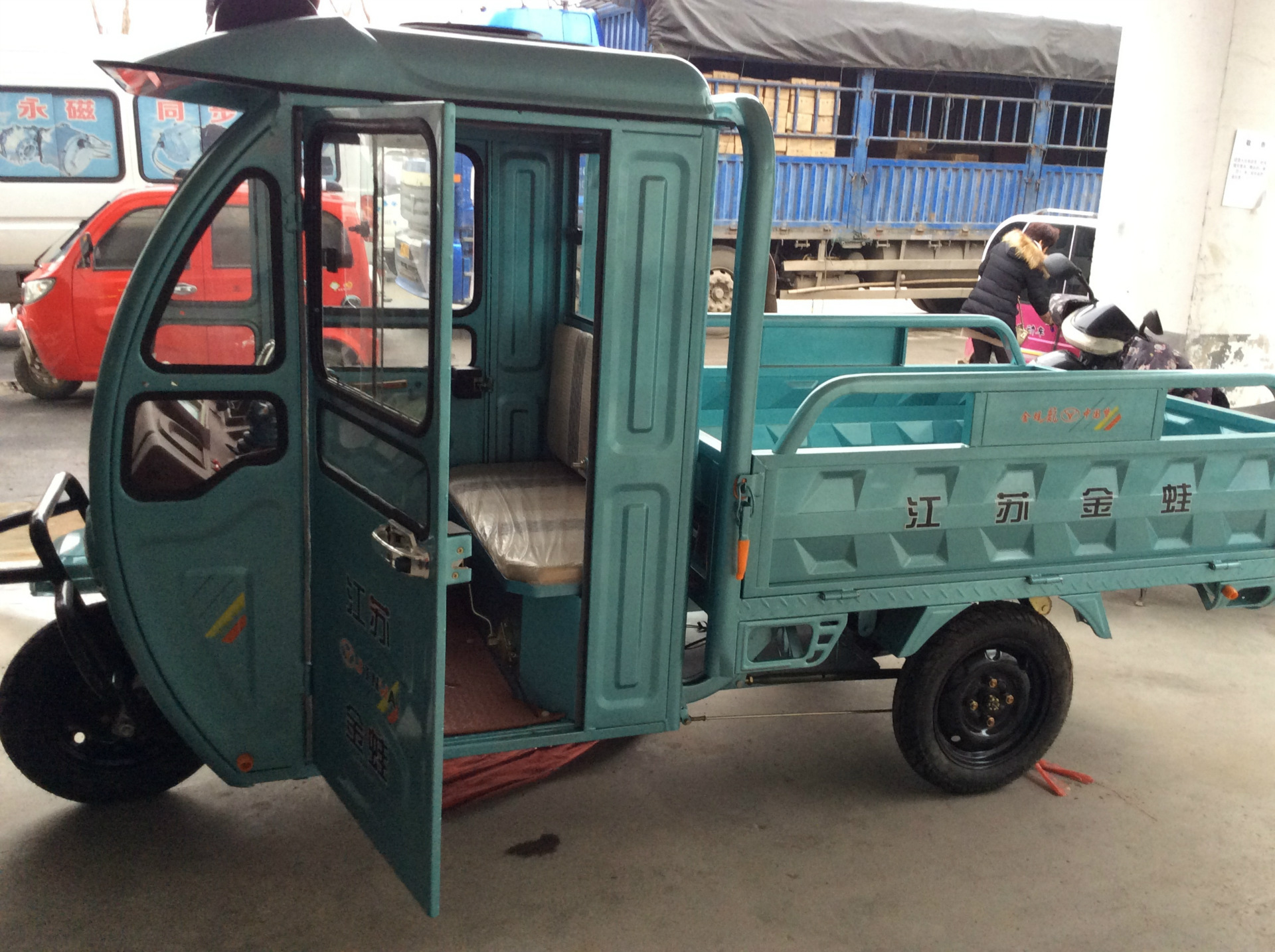 6米车厢单排座半封闭电动车 厂家定做各种电动车