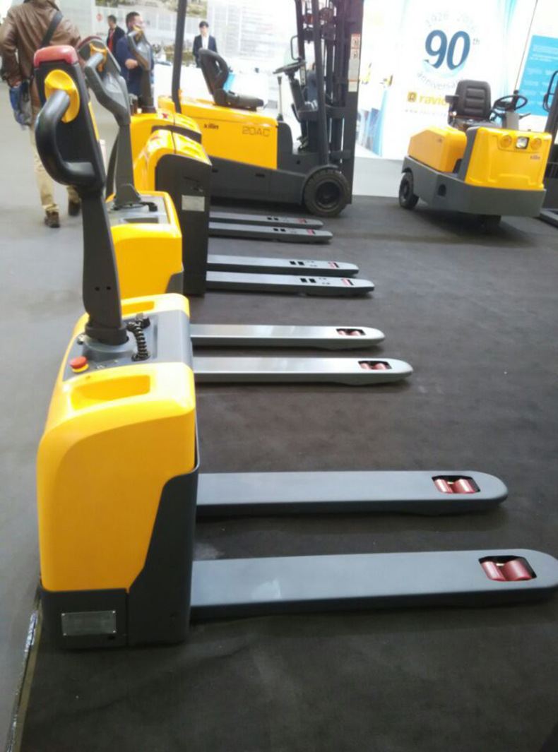 小型电动地牛叉车价格仓库1.5吨卡板车窄通道1.5t电动托板搬运车