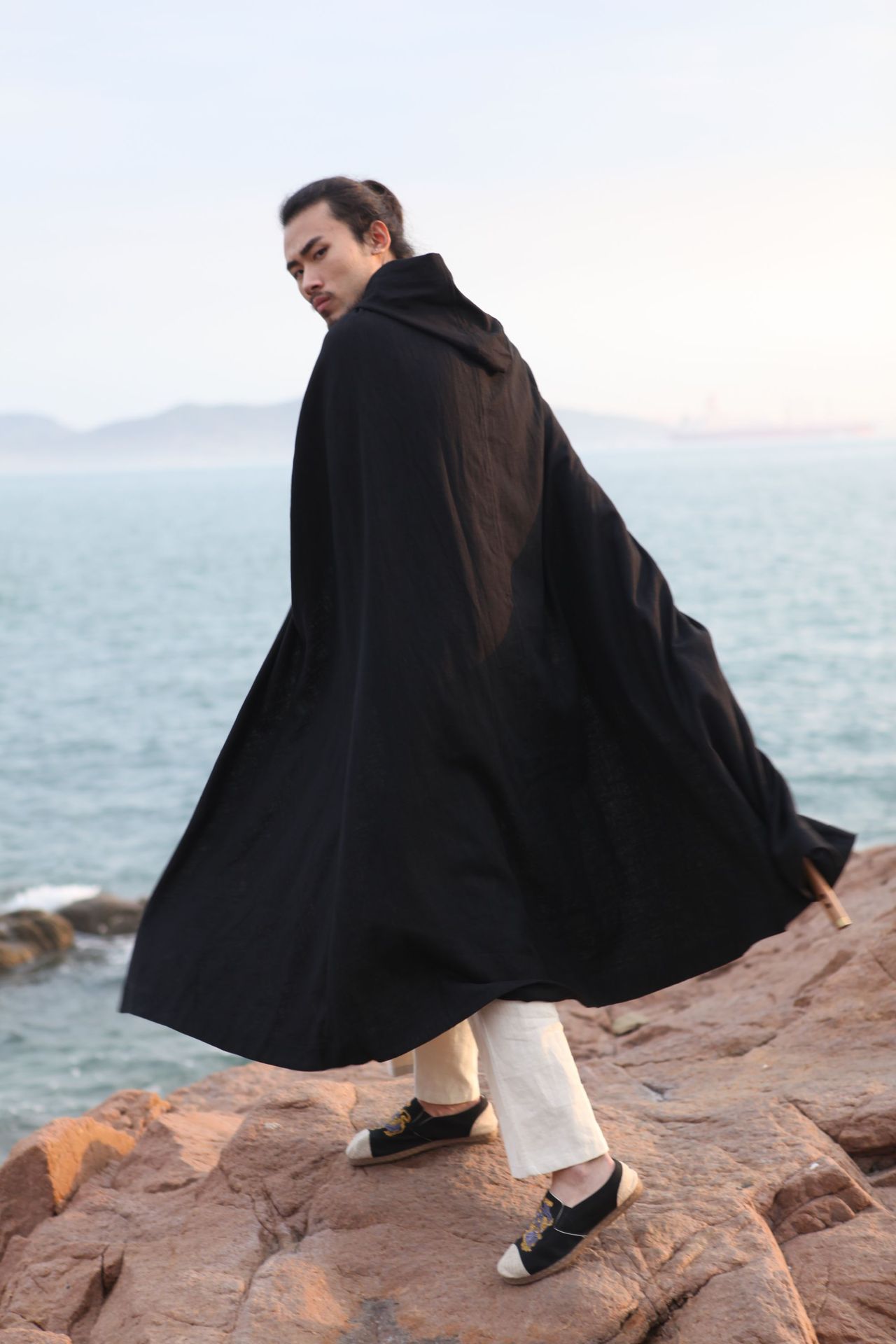 厂家/大理苎麻连帽古典中国风披风长款纯色男定制加绒斗篷