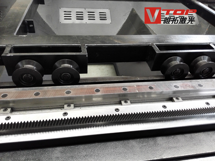 导轨齿条安装60mm基准面,一次成型,每米精度0.015mm