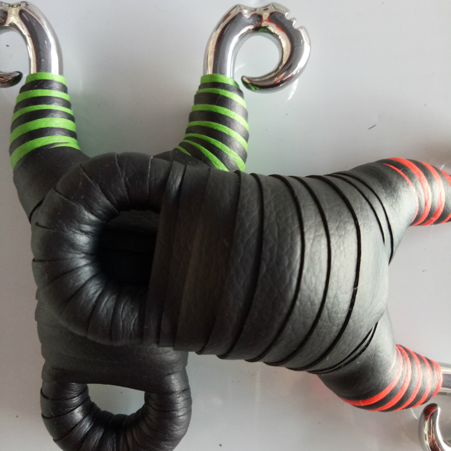 厂家直销 钛钢不锈钢藏羚羊弹弓 传统竞技弹弓带准星户外野营弹弓