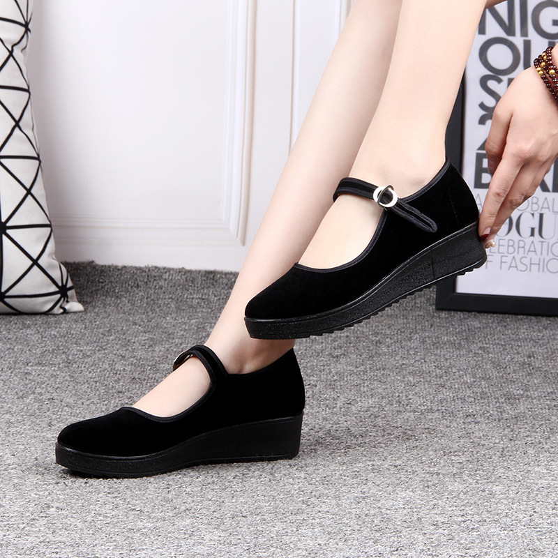 春季黑色圆头一字扣布鞋 休闲耐磨广场舞鞋 舒适松糕底女士布鞋