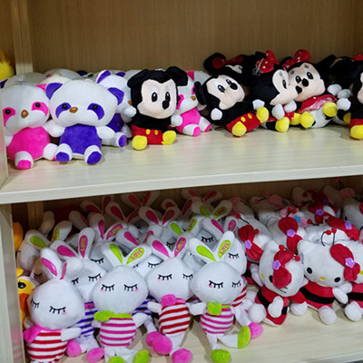 厂家低价直销2元玩具挂件抓机娃娃婚庆毛绒公仔活动礼品定制批发