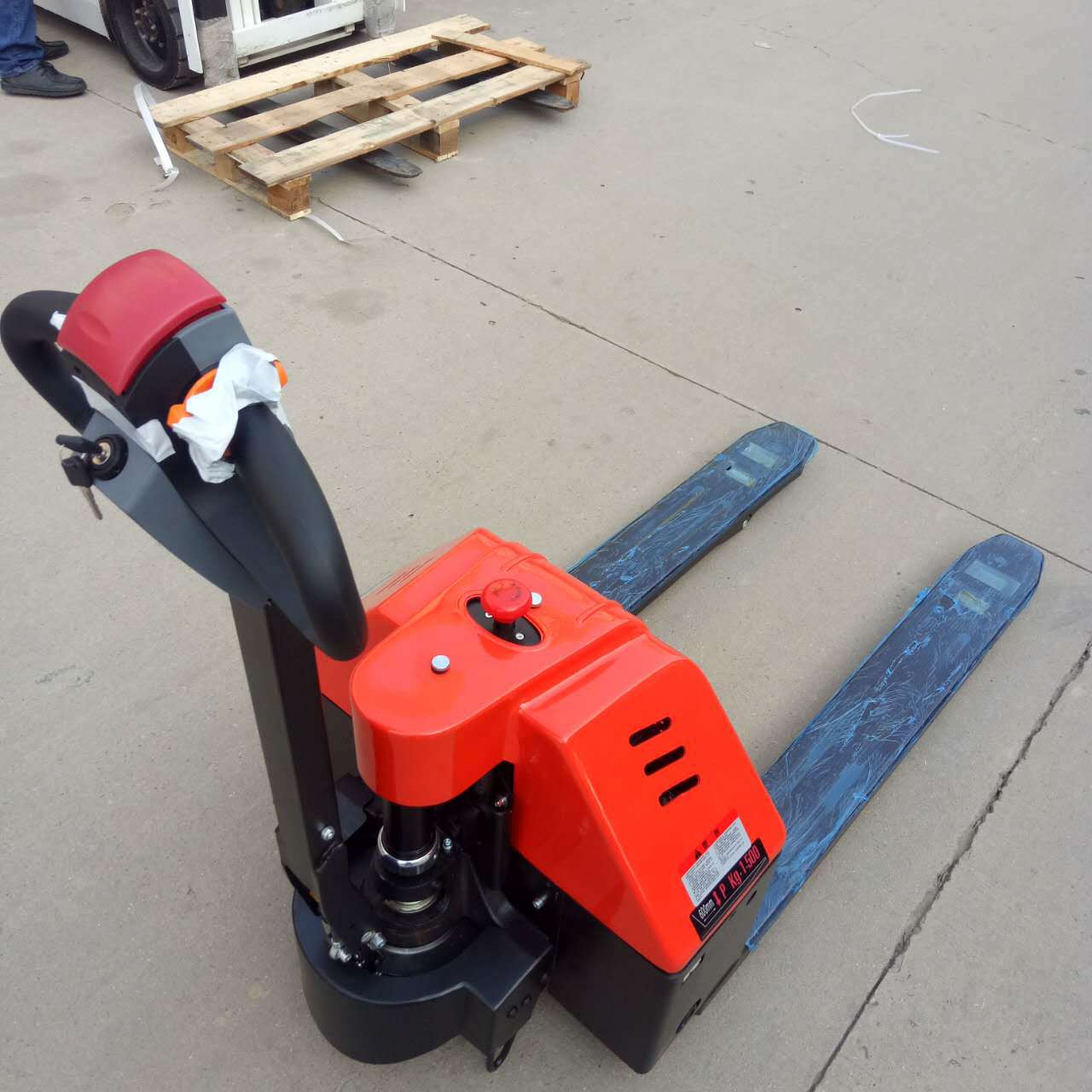 河北地龙搬运车厂家 3吨ac手动液压搬运车 地牛 手动叉车 手推车