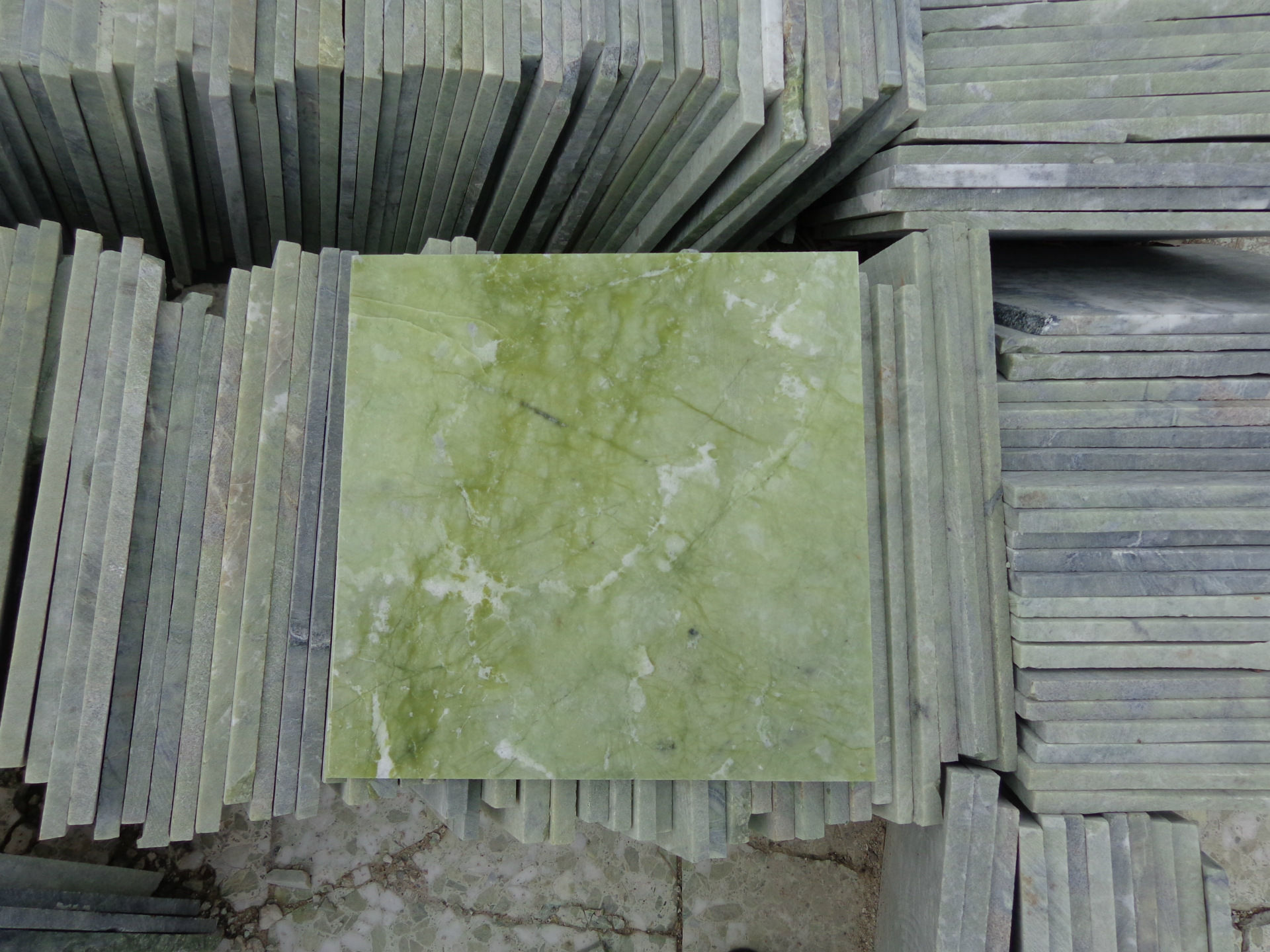 厂家供应天然抛光玉石板材桑拿浴汗蒸能量房等装修用玉石片地板砖