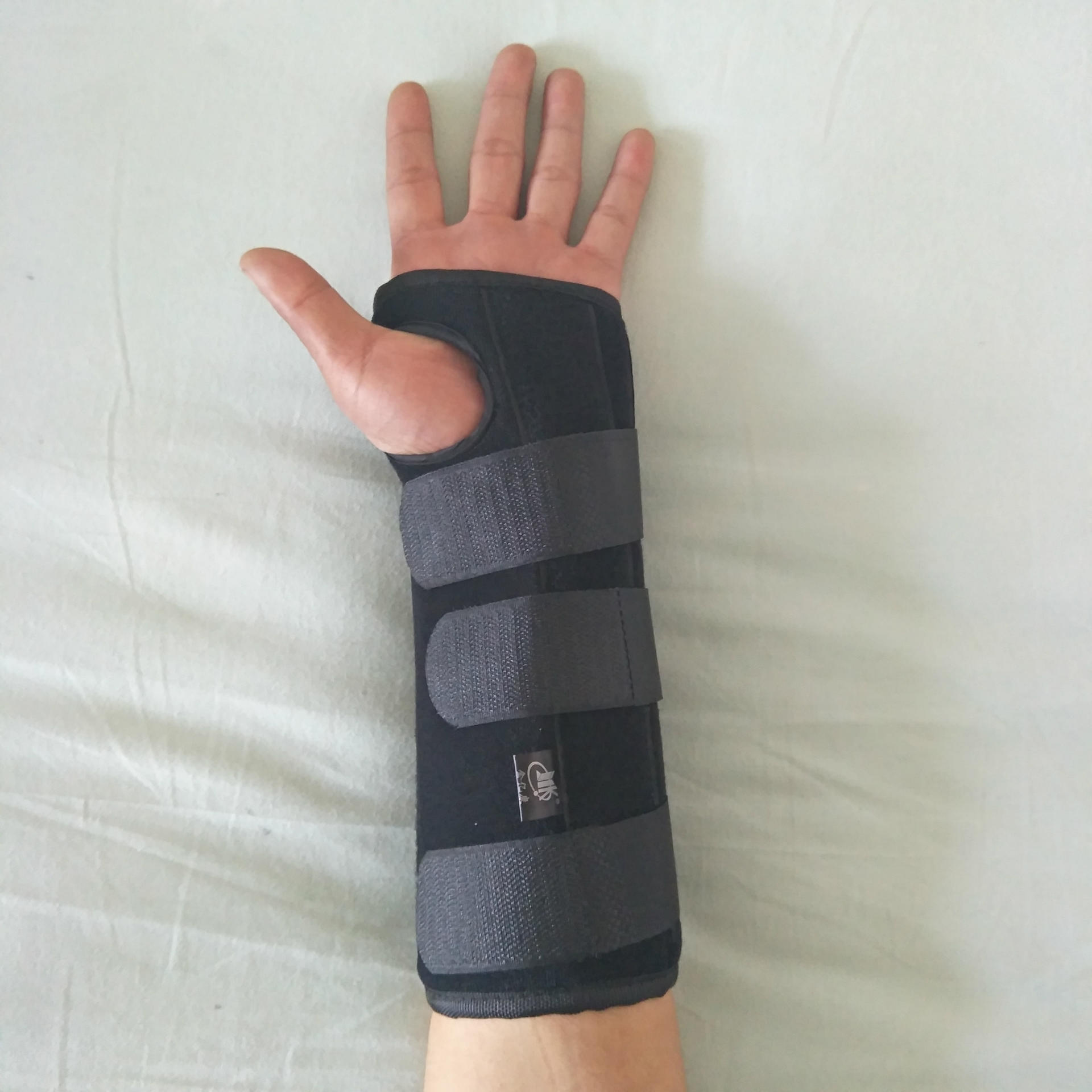 新型增强型腕关节固定带 腕部固定支具固定套 手腕护具批发