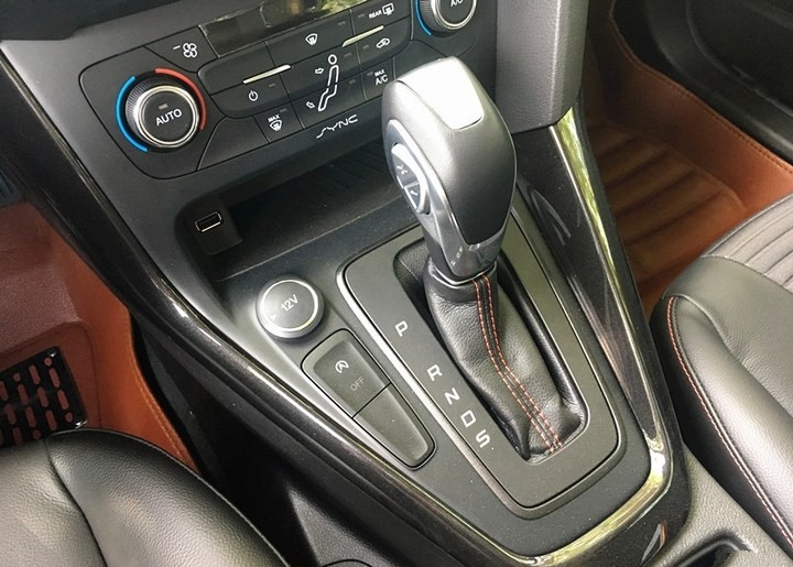 鸡腿档把,好像现在大多数的车都是这种直上直下的