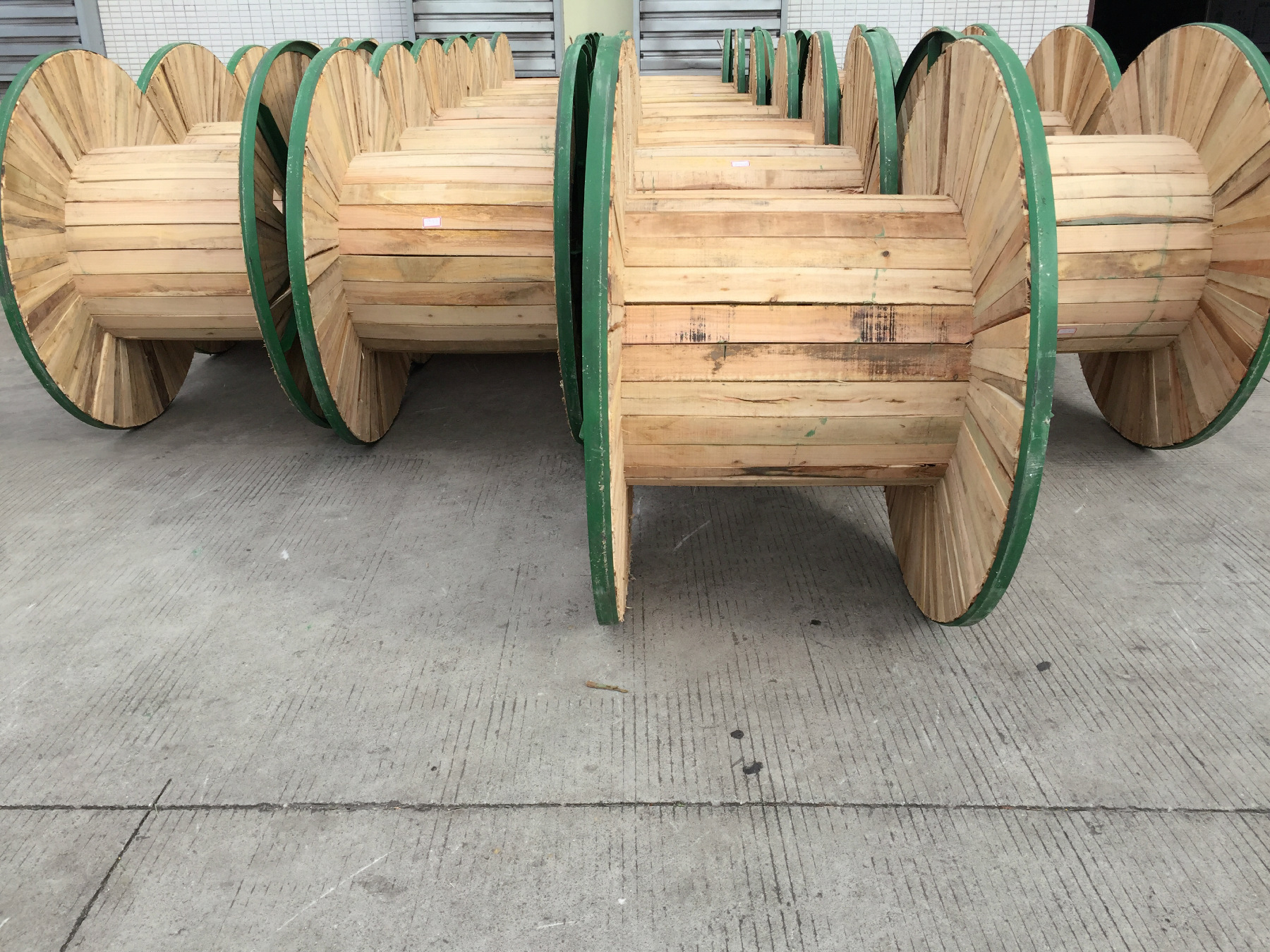 铁木盘 电缆盘 线盘 铁木轴 光纤盘 网络线用木盘 盘具 .