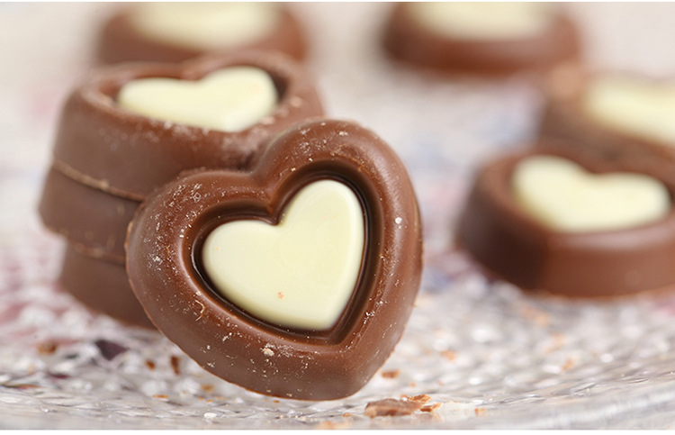 日本进口巧克力 高冈爱心造型巧克力牛奶夹心巧克力41g
