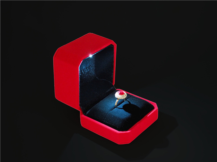 创意求婚led戒指盒结婚礼钻戒盒子带灯礼物手镯项链盒