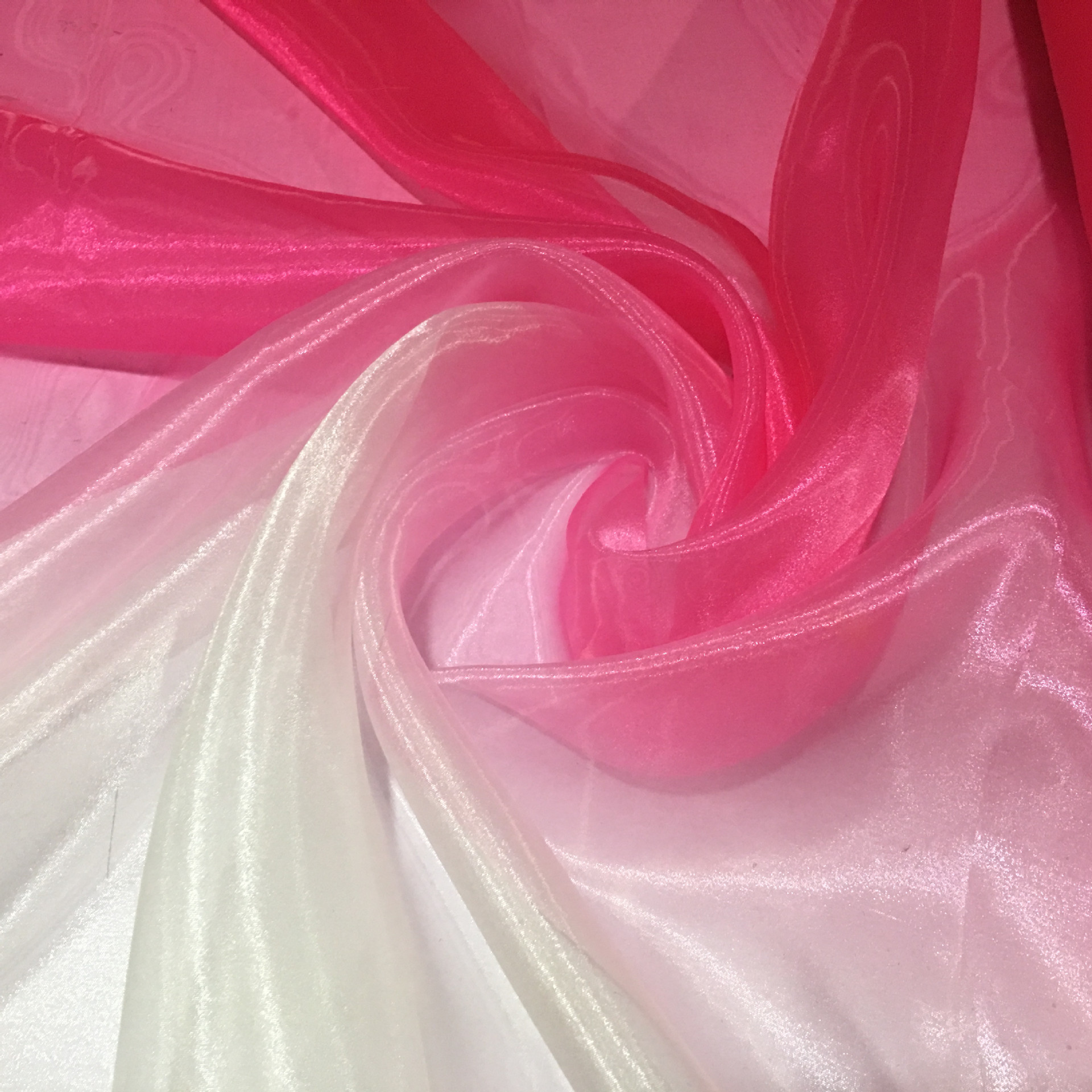 渐变色欧根纱演出舞蹈服装面料幅宽15米