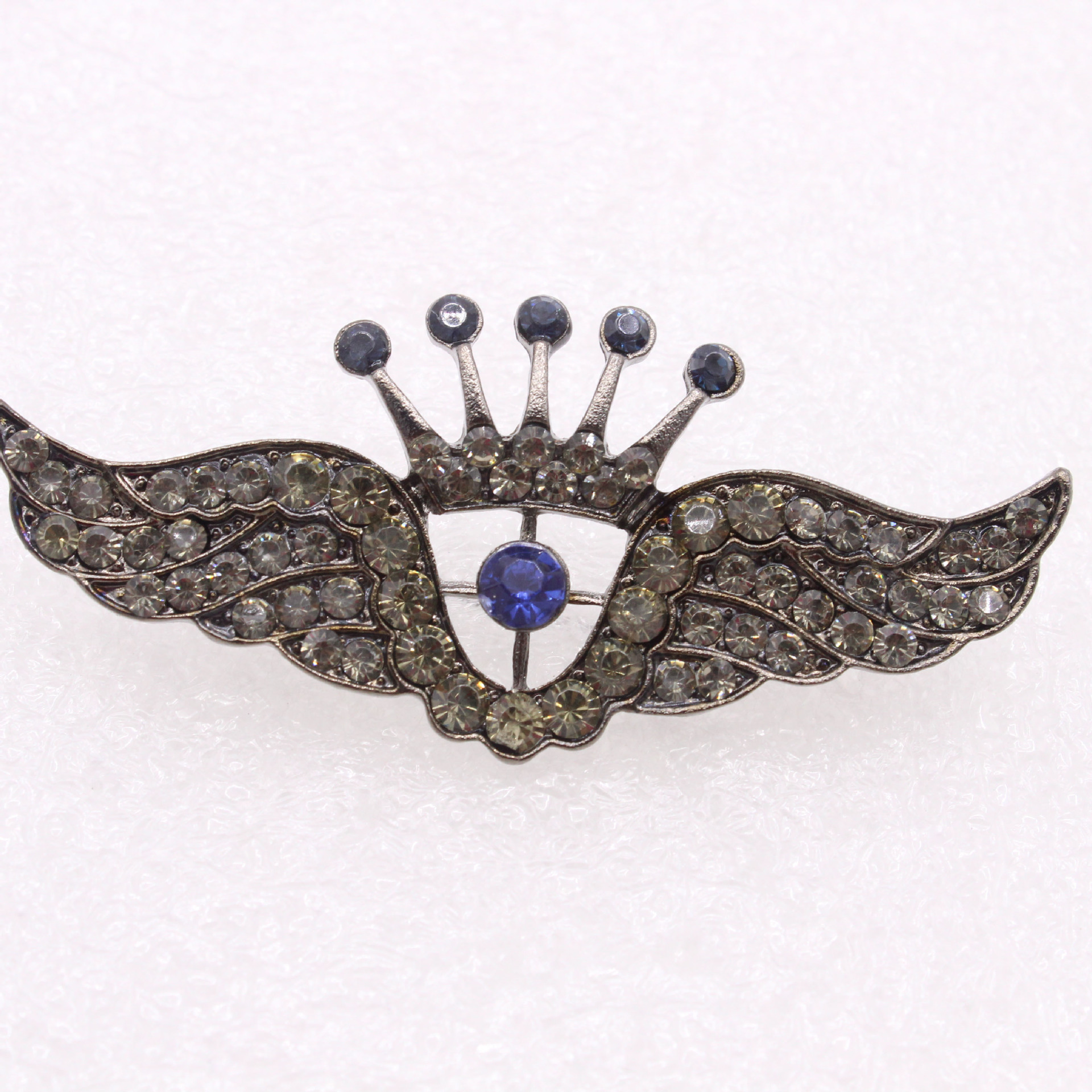 新品日韩韩版水钻翅膀皇冠男士胸针复古别针徽章男女通用满钻配件