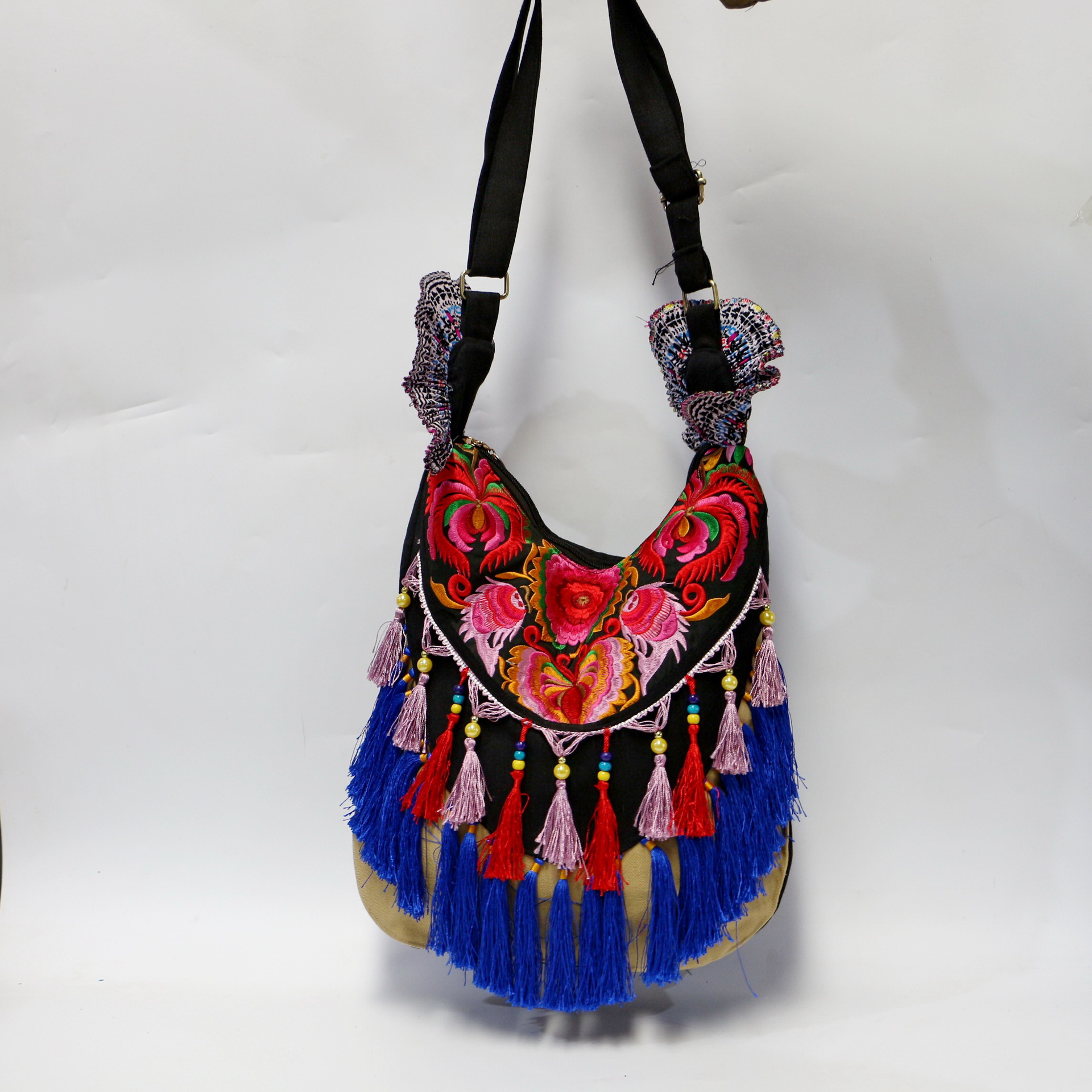 新款云南民族风包包苗族刺绣包女款单肩包苗绣大包百搭时尚款