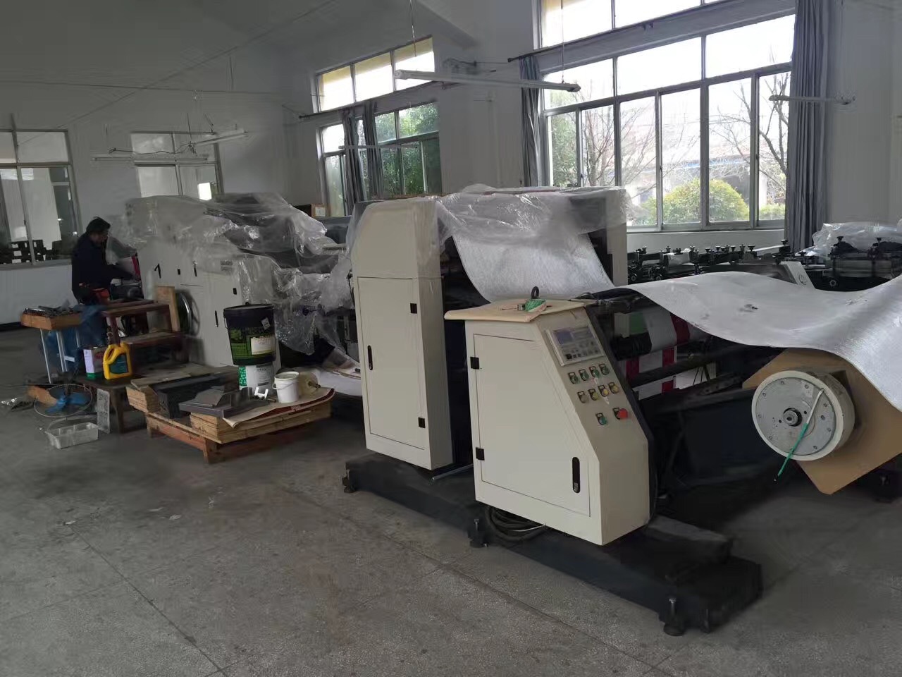 出售二手无锡立强卷筒纸四方底纸袋机