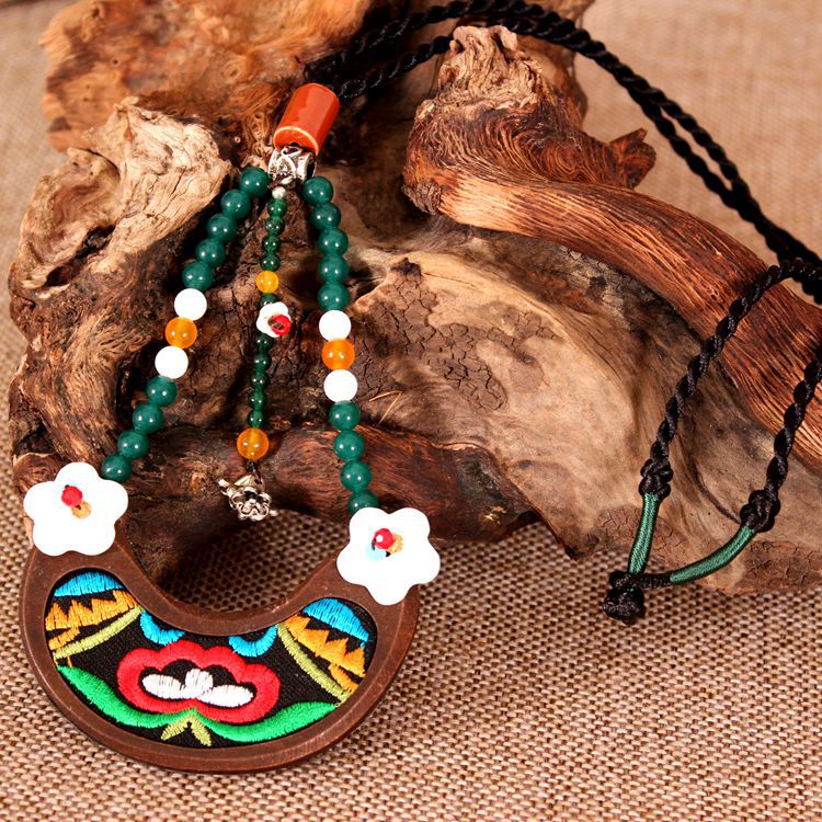 批发刺绣复古民族风配饰衣服挂件项链女短款毛衣链贝壳花首饰品