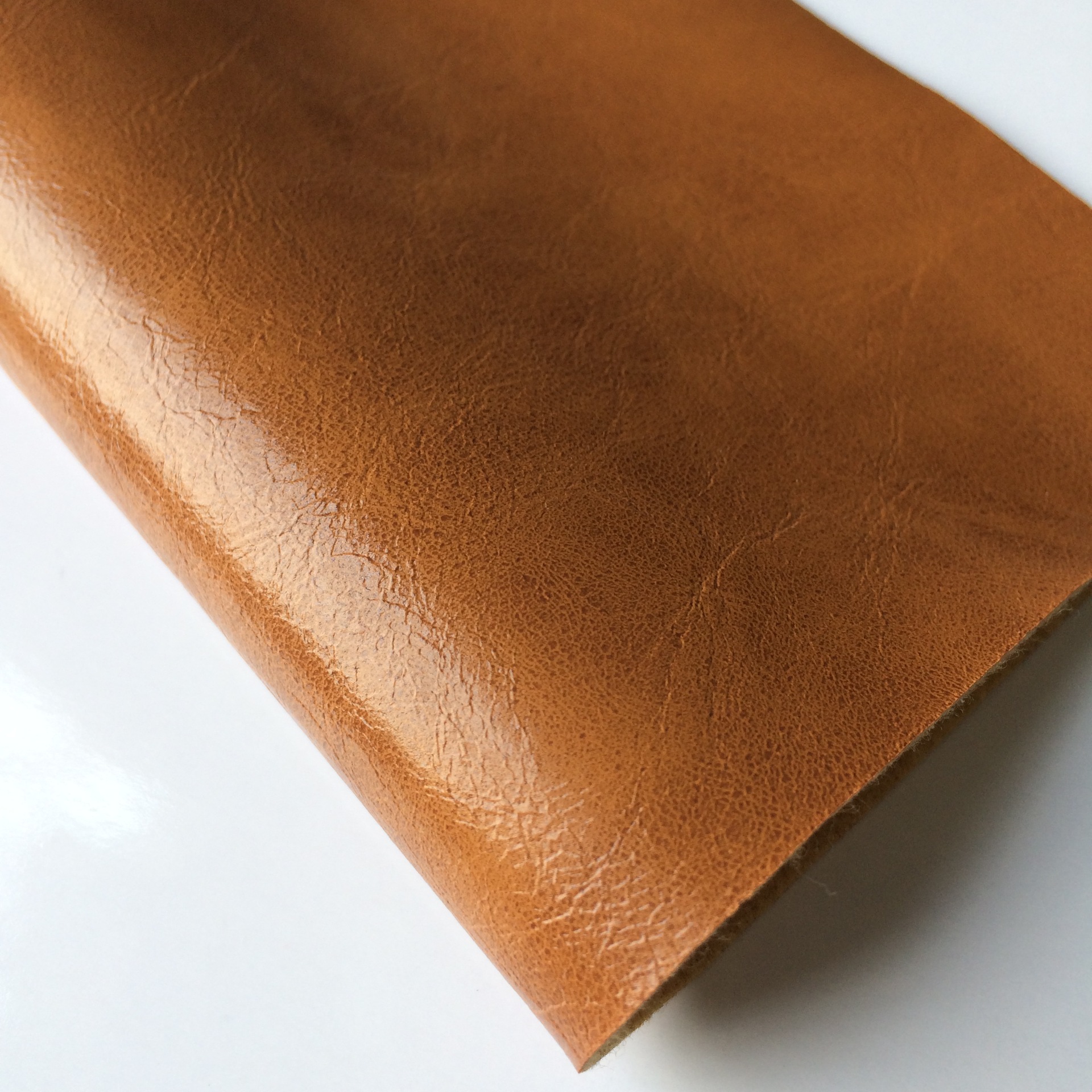 厂家优质现货批发 油蜡皮皮革面料 油皮皮料 人造革软包面料