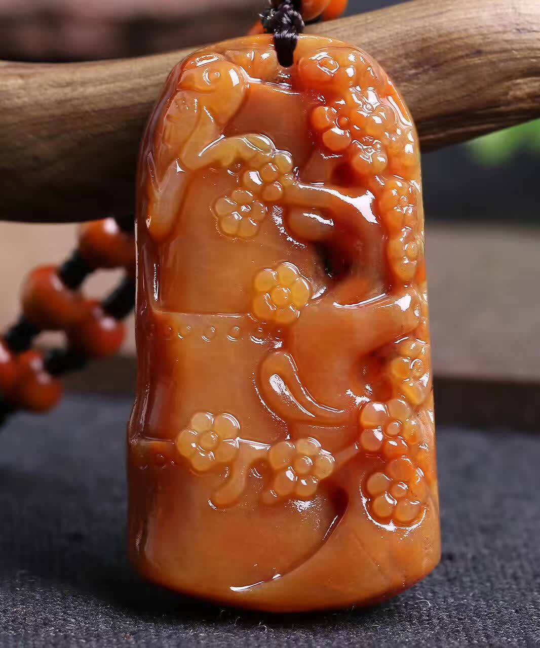 云南黄龙玉把玩件