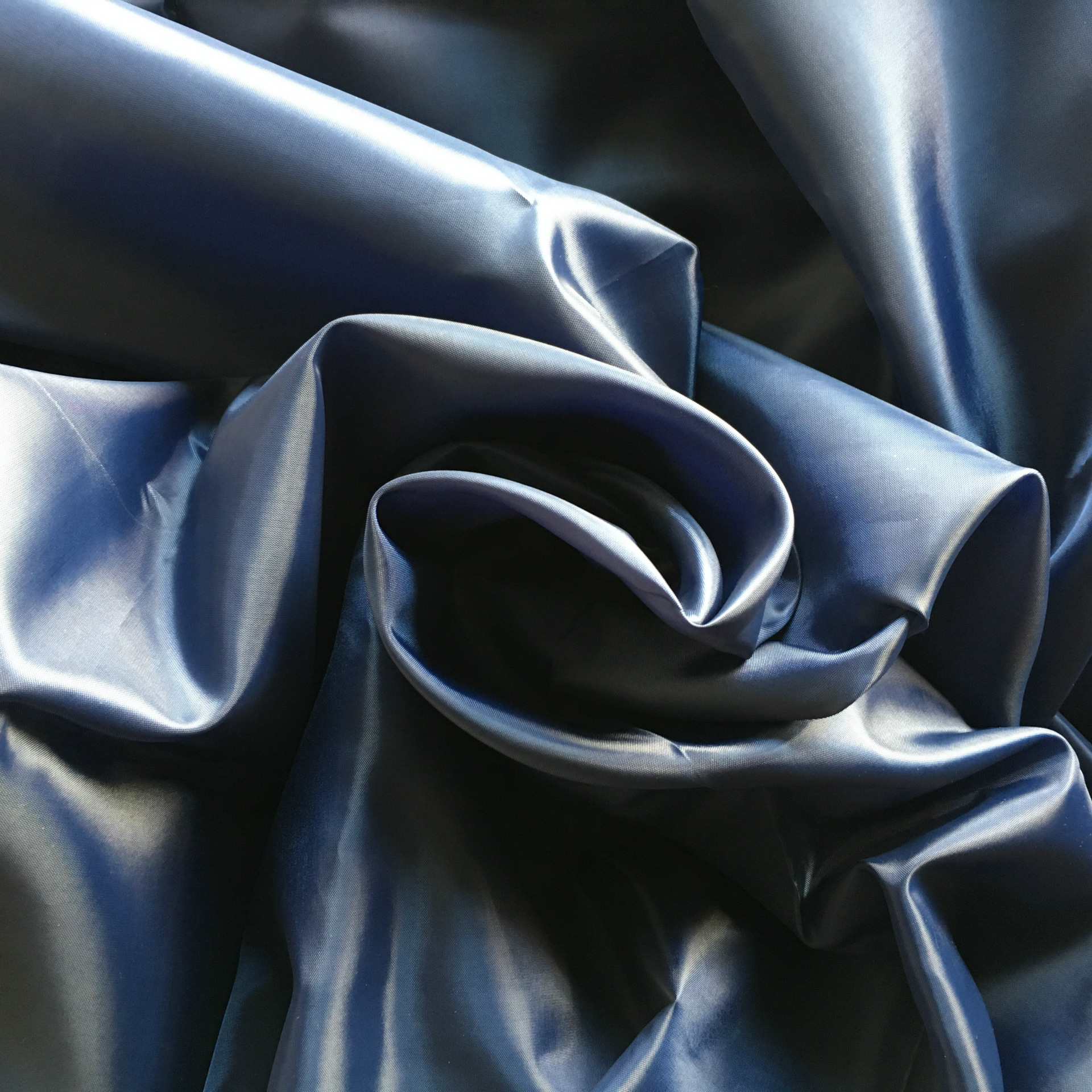 厂家直销190t涤塔夫服装里料软质涤丝纺箱包礼盒里布特惠批发