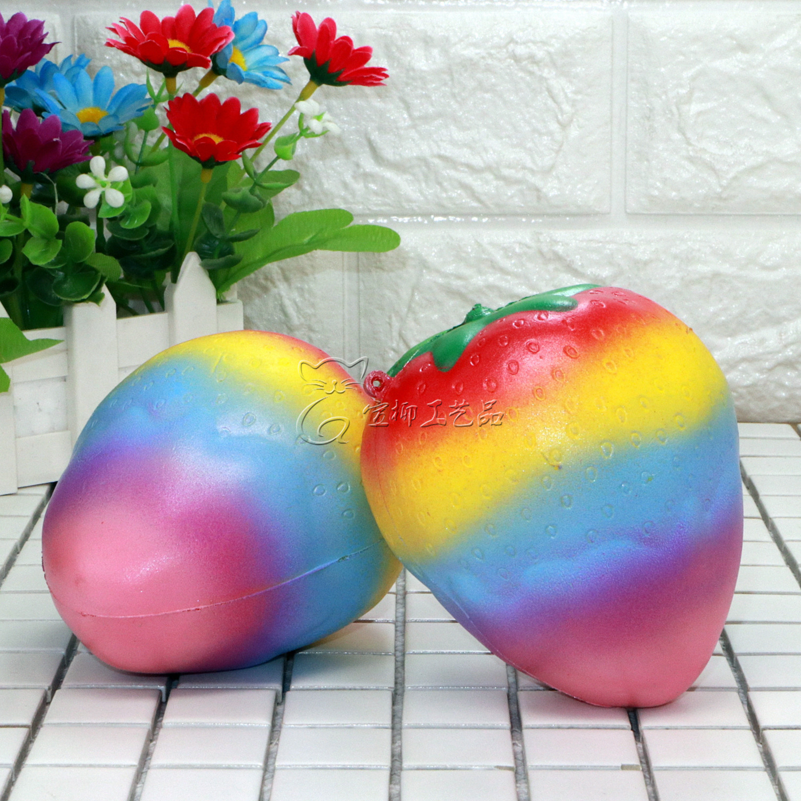 跨境热卖pu慢回弹彩虹草莓 squishy儿童仿真捏捏乐益智发泄玩具