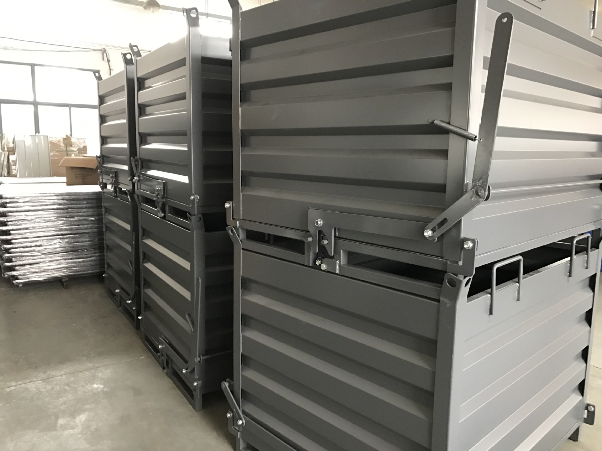 厂家非标重型铁屑箱车间废料箱堆式箱可堆式车间铁屑收集倒料铁箱