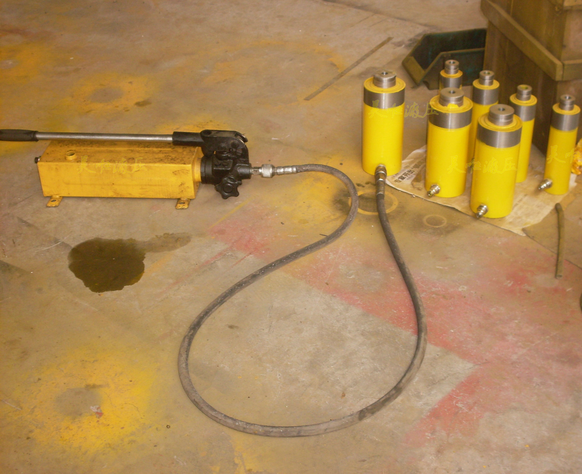 现货手动液压千斤顶单作用千斤顶单油路进出油 手动分离式千斤顶