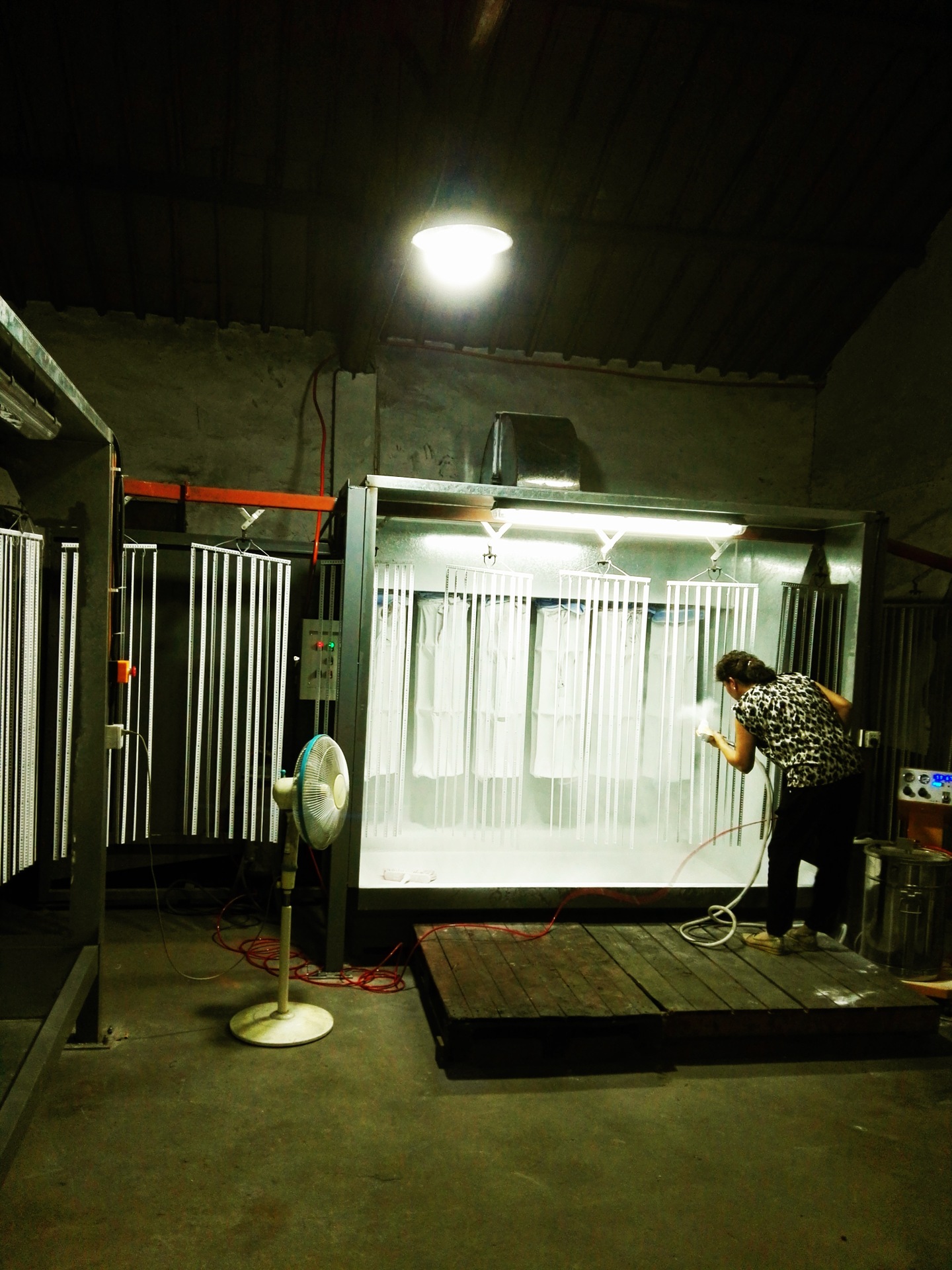 厂家喷涂加工喷涂流水线宁波喷涂加工静电喷涂加工