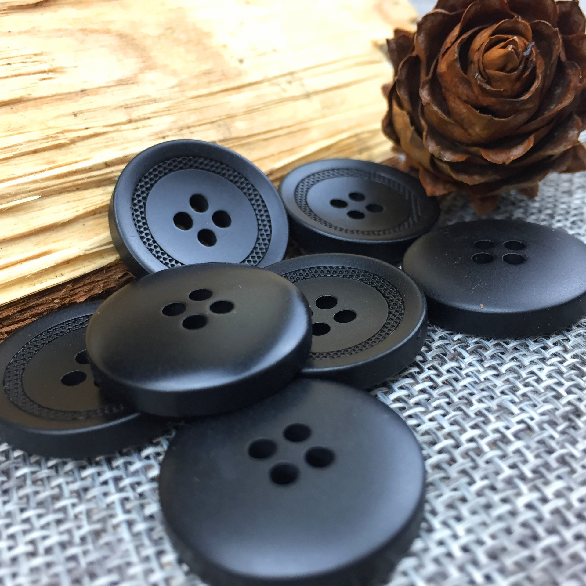 厂家直销高档男女士大衣风衣毛呢大衣四眼碗扣激光树脂纽扣