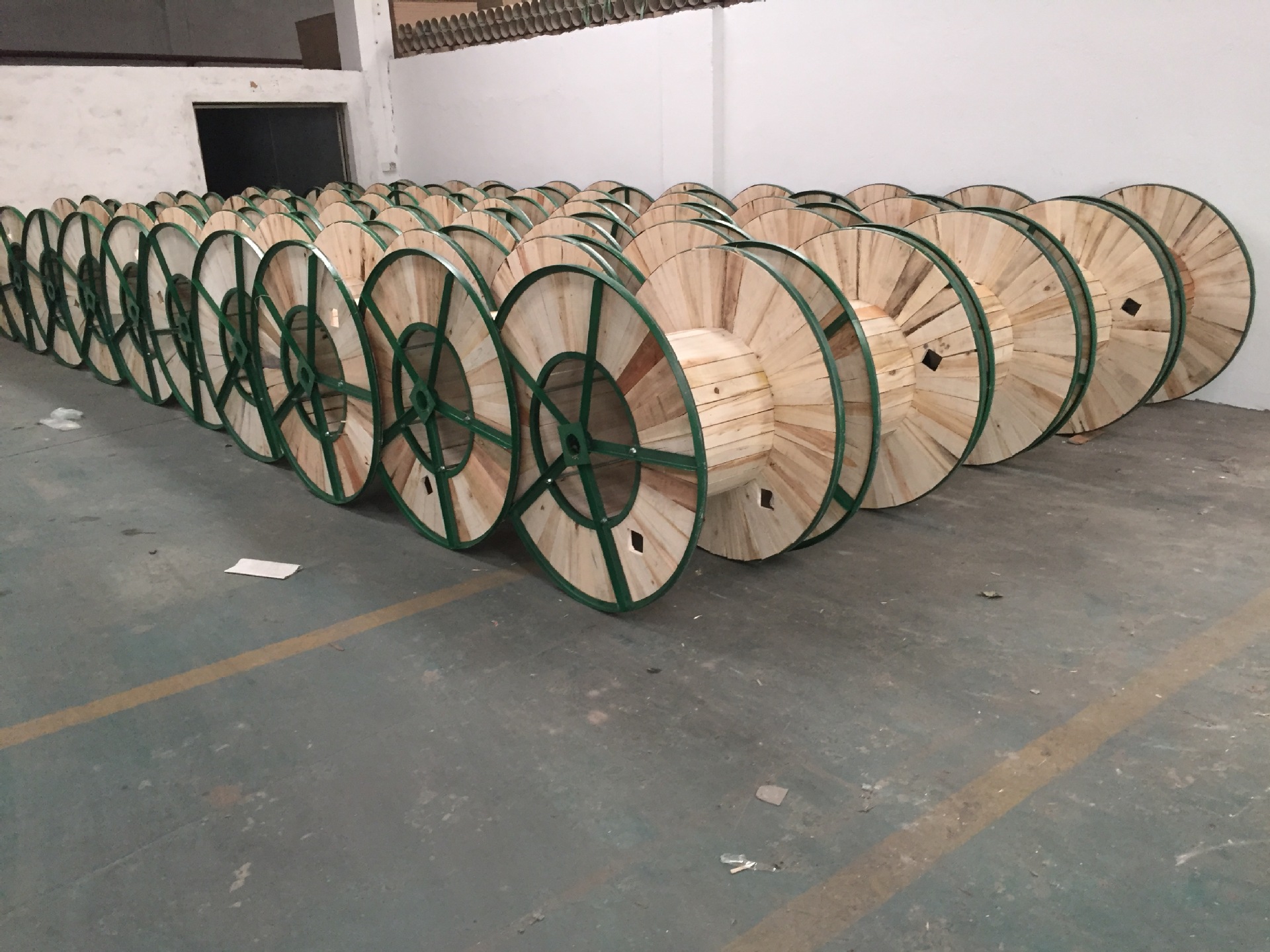 铁木盘 电缆盘 线盘 铁木轴 光纤盘 网络线用木盘 盘具 .