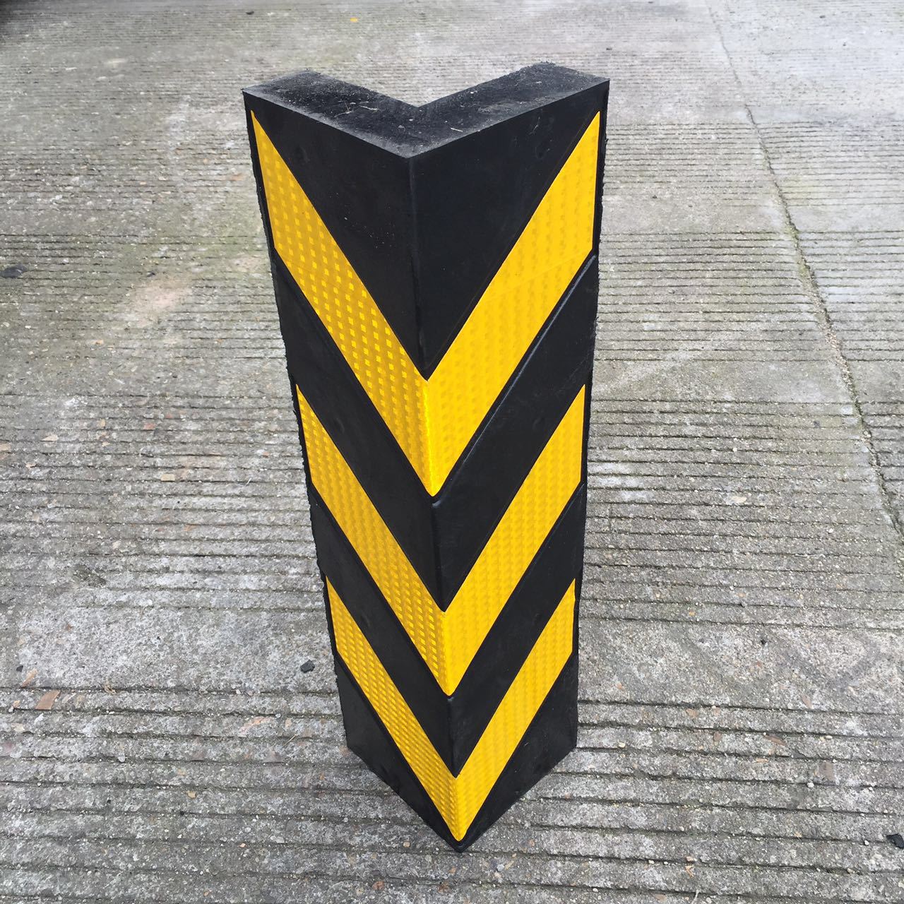 新款橡胶护墙角600x150x50mm优质橡胶护角圆弧橡胶护角橡胶防撞条-阿