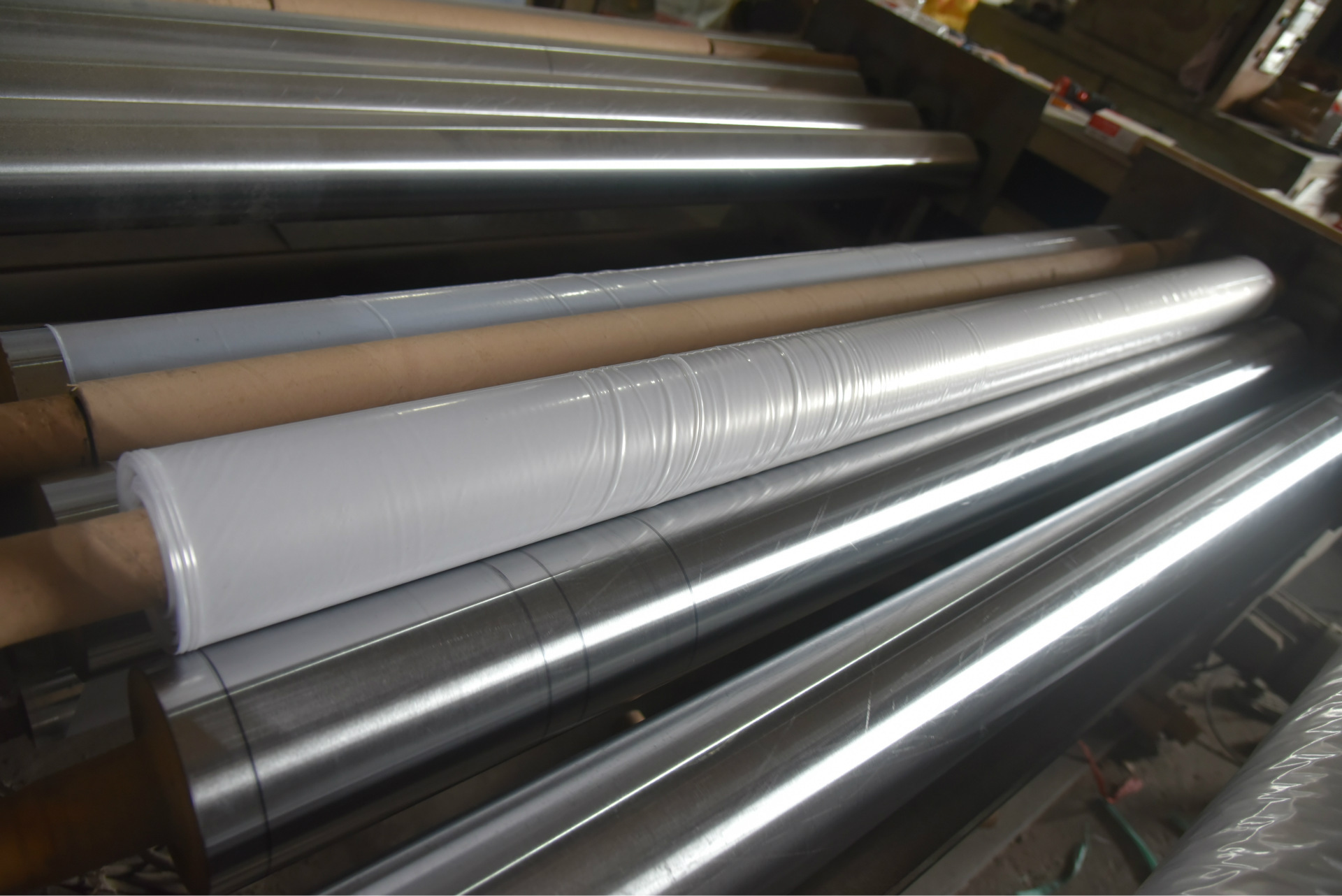 pe聚乙烯农用黑色保温大棚膜地膜 养殖蔬菜遮光乌色塑料薄膜 批发