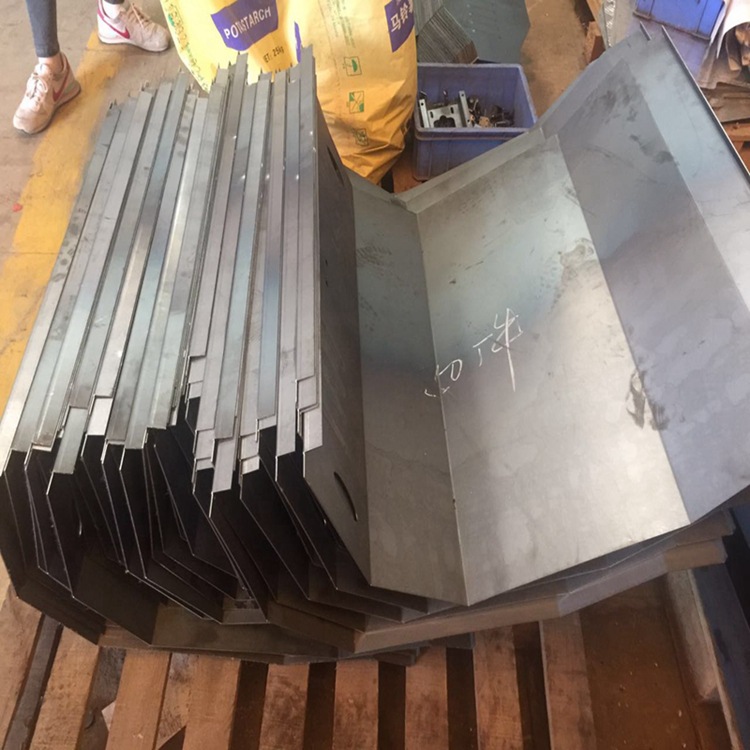 我厂折弯技术娴熟,可完成许多高难度的折弯工件,和许多大厂家都有合作