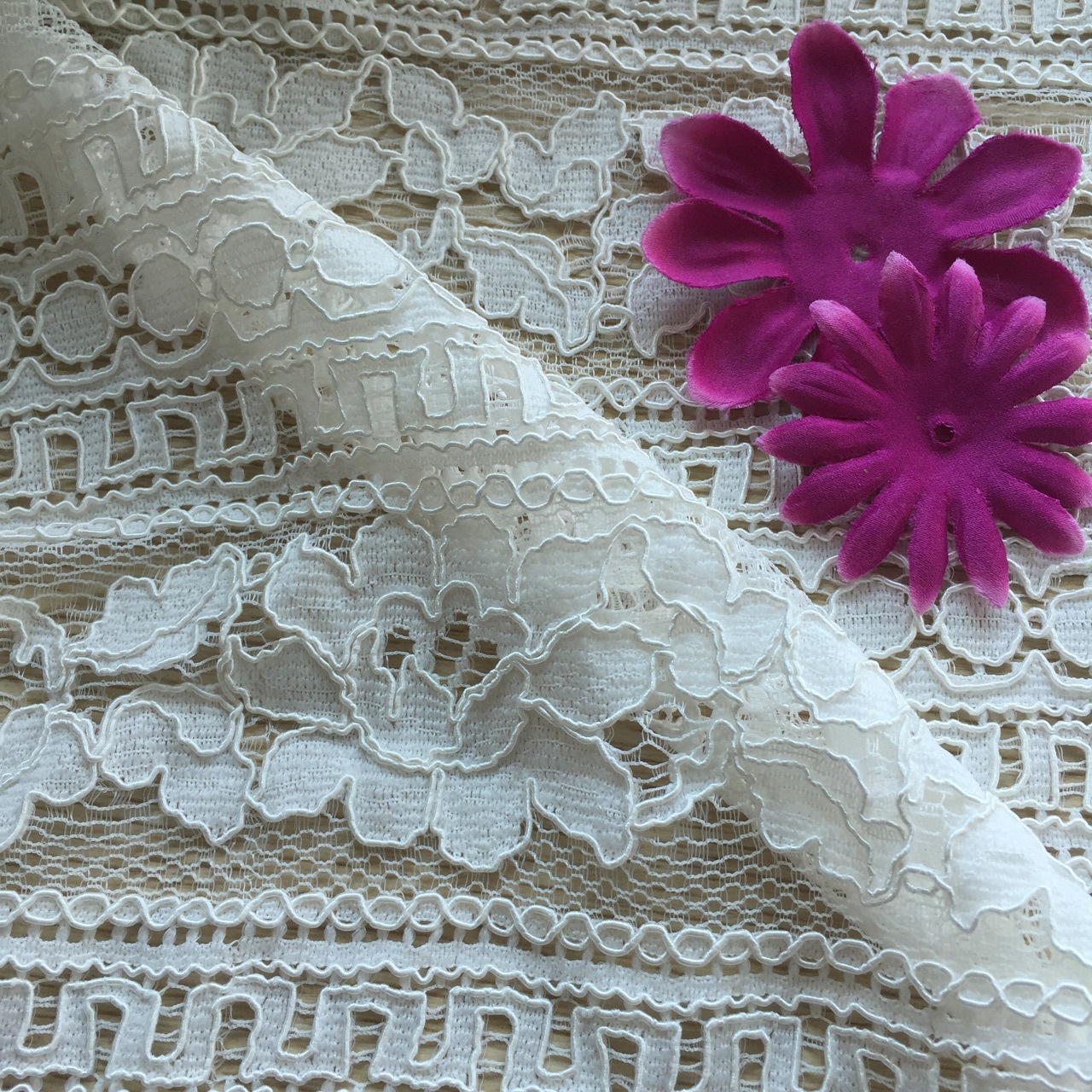 新款直销 几何竖条蕾丝 锦棉股线面料