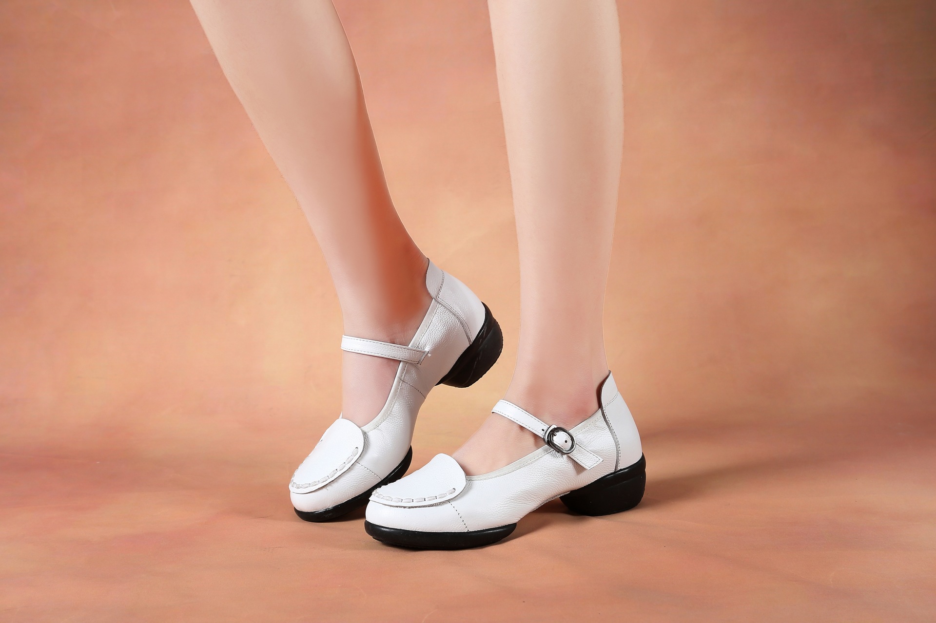 真皮女鞋_866舞真皮女鞋广场舞蹈鞋现代舞搭扣鞋鞋厂家直销一件代发