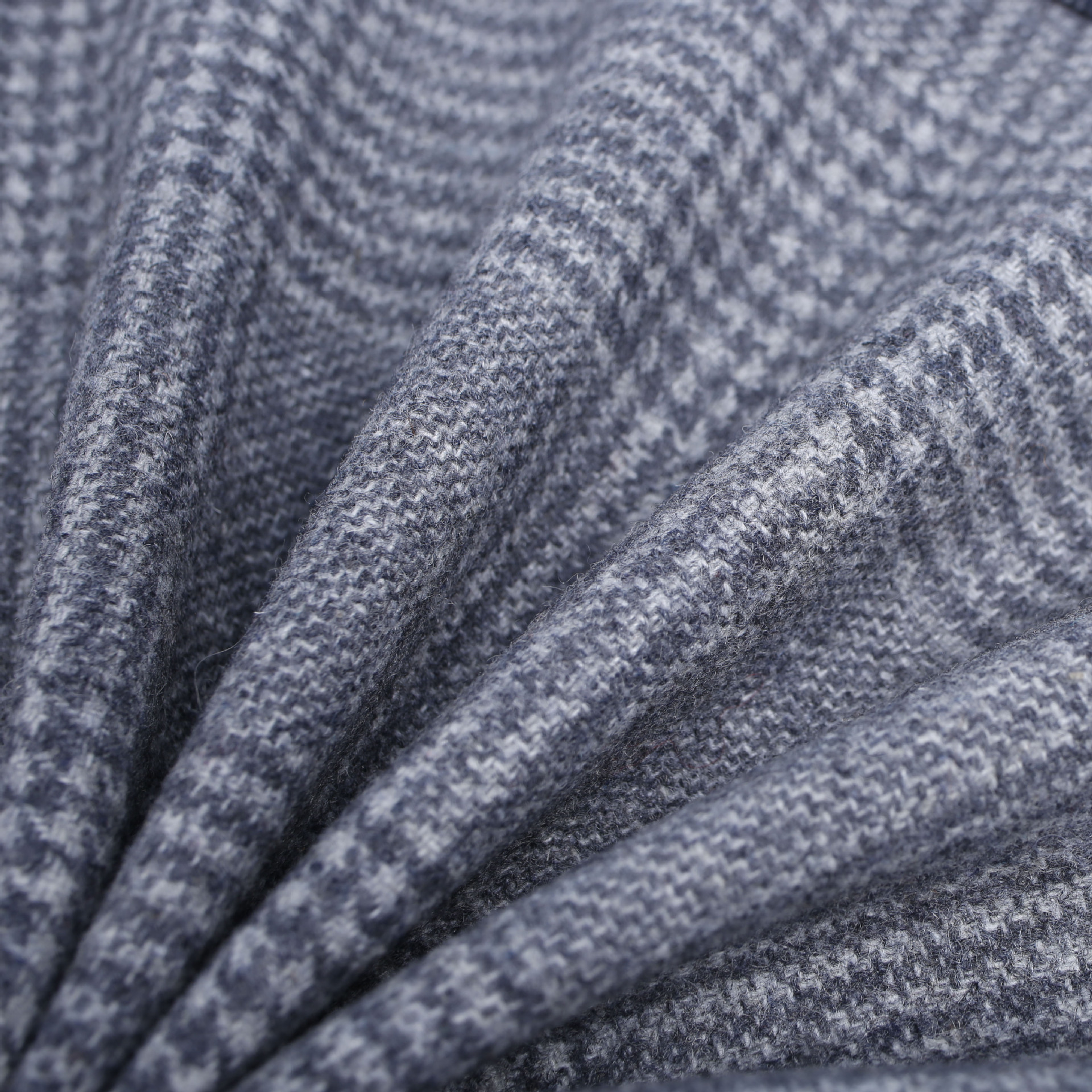 现货厂家直销梭织法兰绒羊毛格子面料 梭织毛呢面料秋冬服装布料