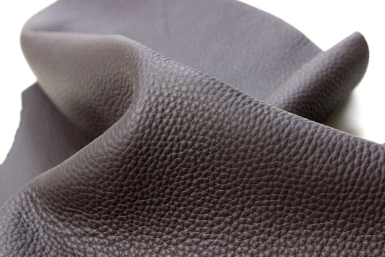 荔枝纹头层牛皮 中小黑色哑光箱包真皮面料棕色头层黄牛皮