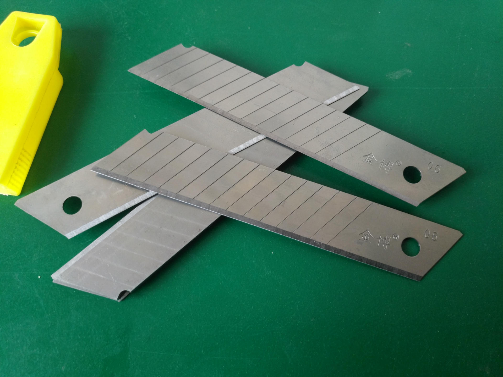 6 大号美工刀刀片 加厚刀片锋利一盒10片 锋利耐用刀片壁纸刀