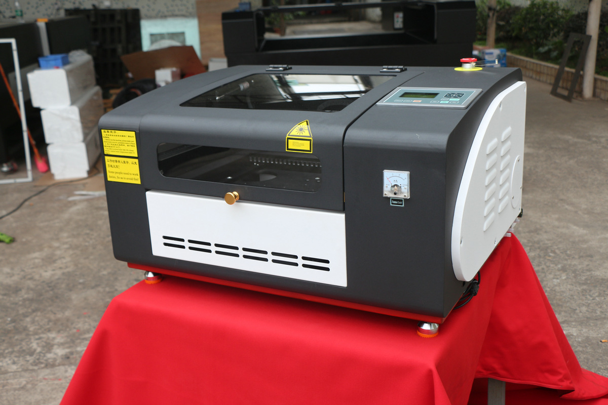 厂家直销桌上型微型激光雕刻机 广告激光雕刻机 激光切割机定制