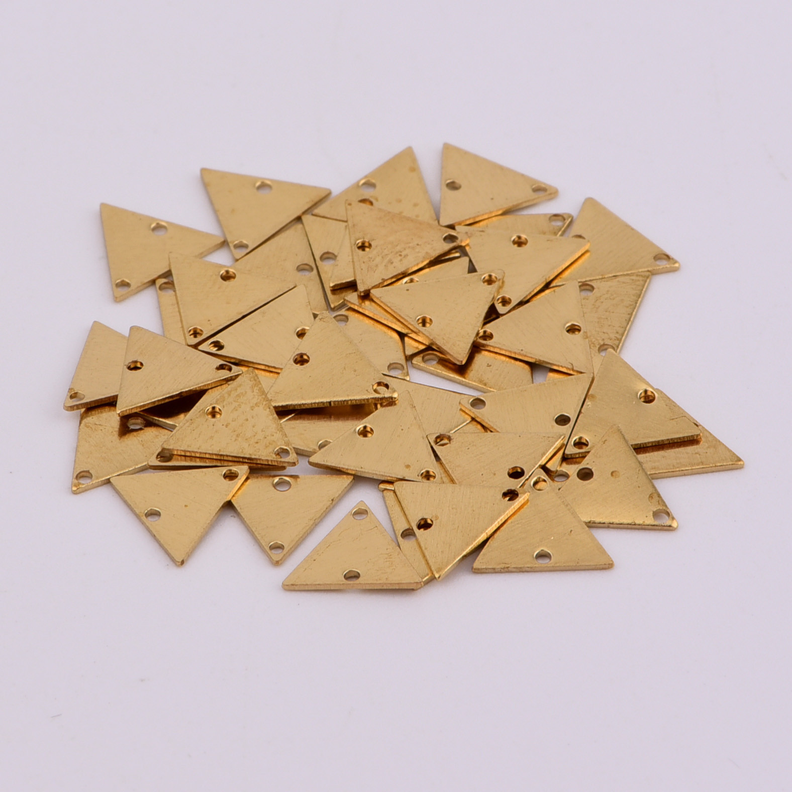 7*8mm环保黄铜双孔光面三角形铜片耳环吊坠箱包挂件diy手工材料