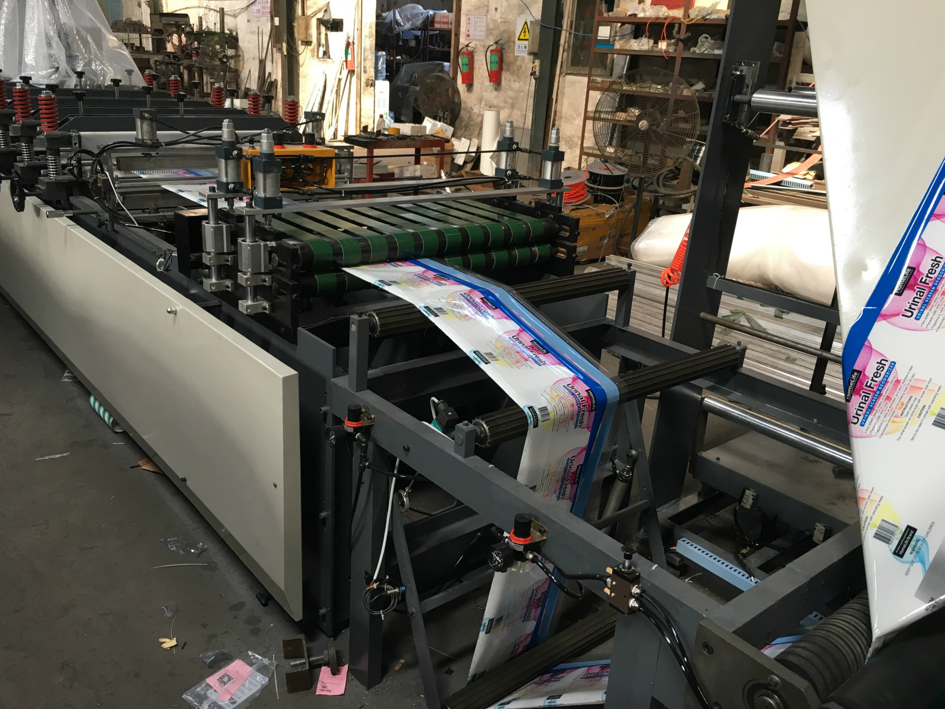 气泡膜袋制袋机,气泡袋制袋机,减震袋制袋机,服装袋,快递袋