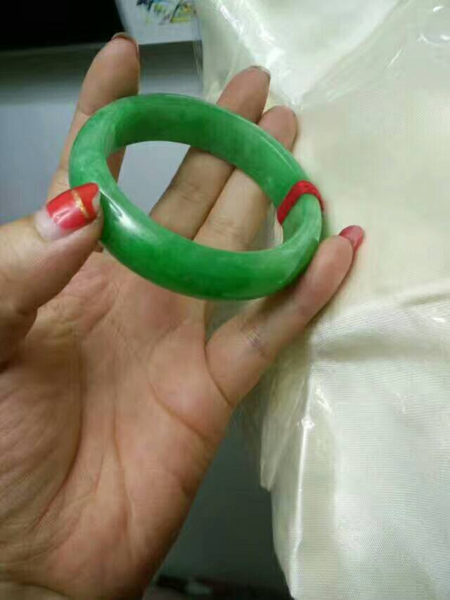 缅甸老坑冰种翡翠浅绿通透满绿巴山玉镯手镯