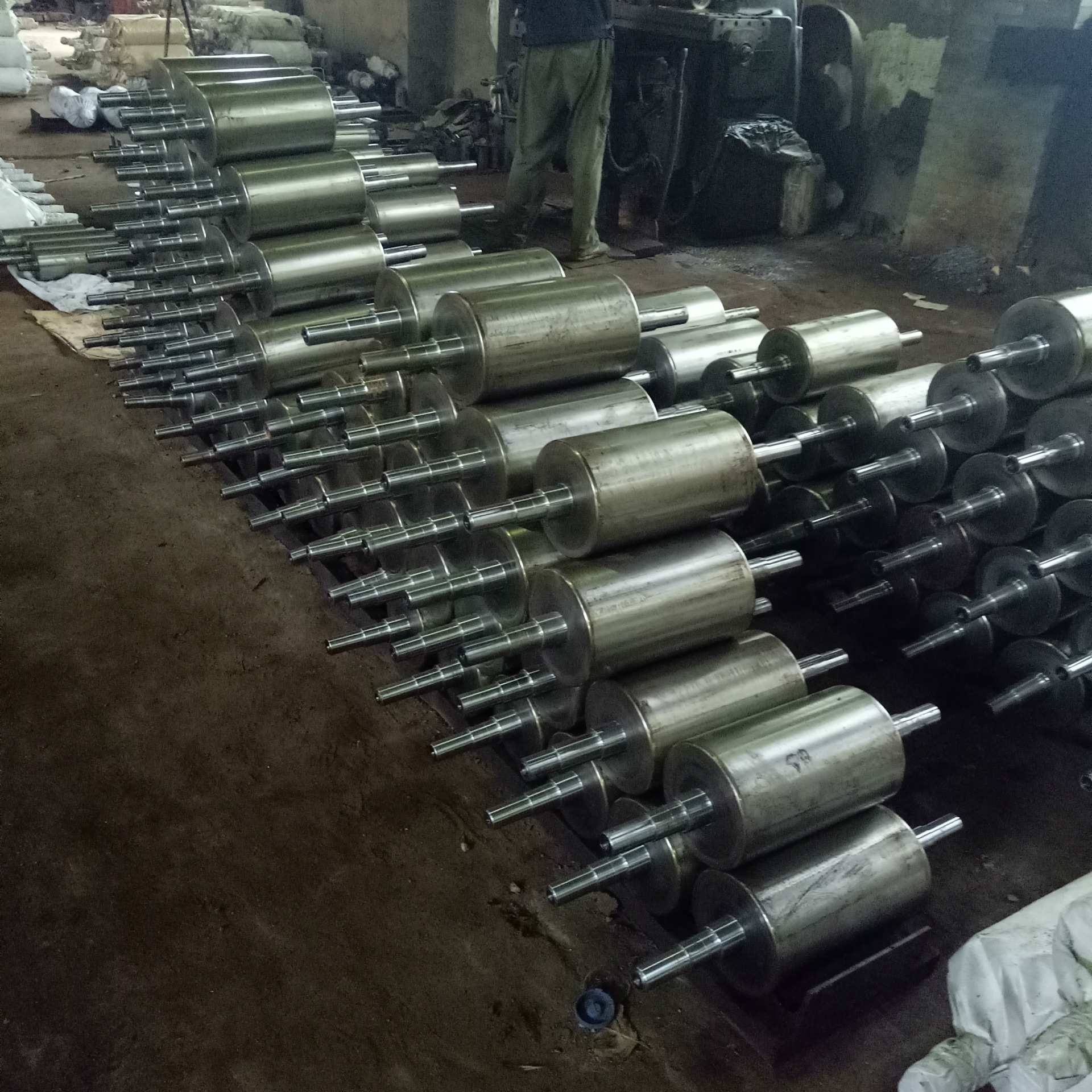 厂家大量供应18-20面粉机磨辊 面粉机配件 磨辊批发