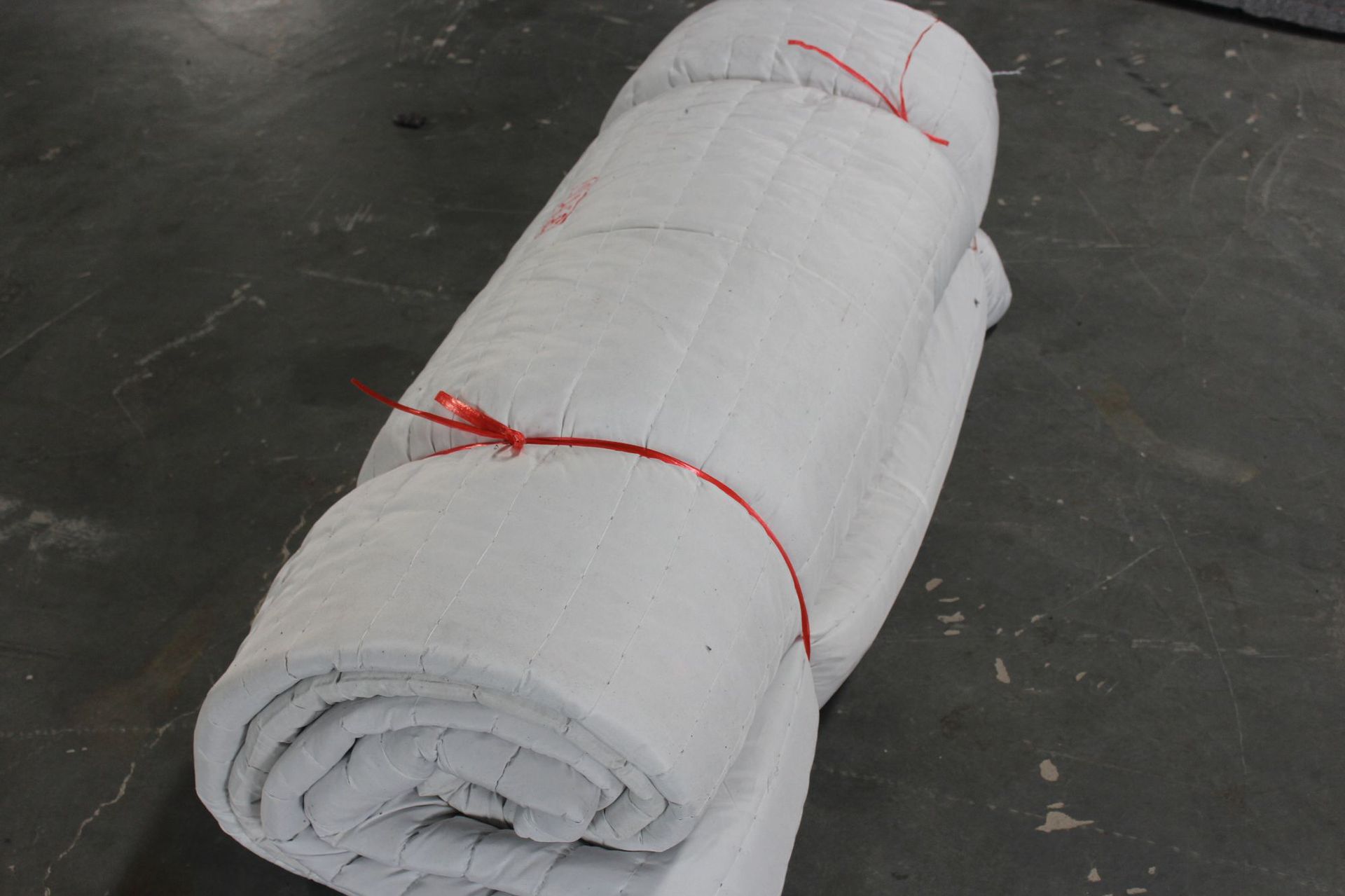 厂家定做大棚温室保温被 工程专用白色棉被加厚防寒保温被