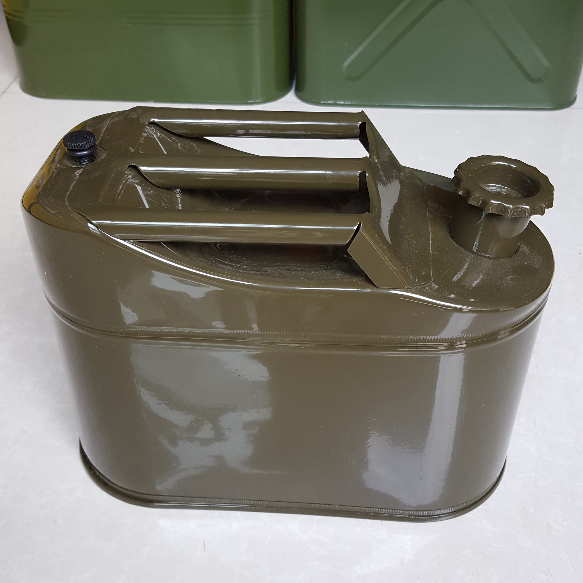 加厚汽油桶30升20升10升5l柴油壶铁油桶加油汽车摩托车备用油箱