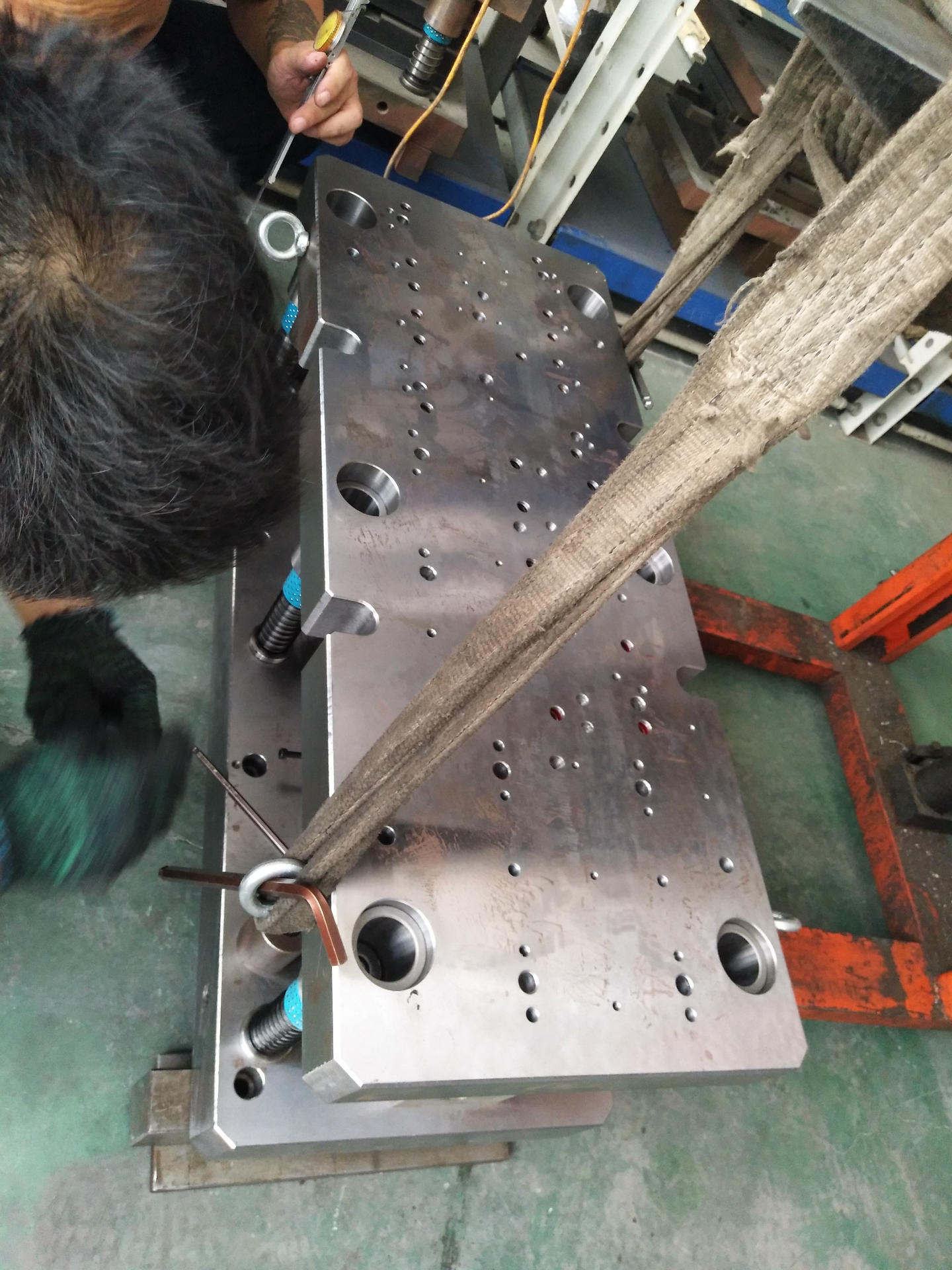 cl283-1铰链模具组装调试阶段