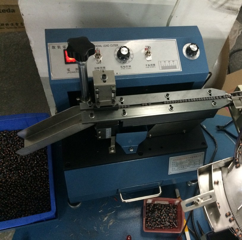 全自动散装工字电感剪脚机 工字磁芯剪脚机 剪脚精度±0.2mm