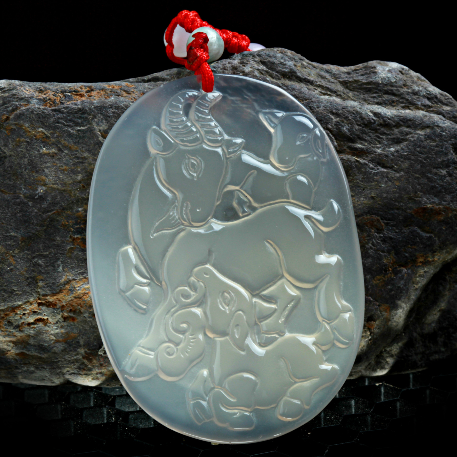 四会玉器玉石玉吊坠批发 荧光玉髓玛瑙三羊开泰玉挂件玉羊批发