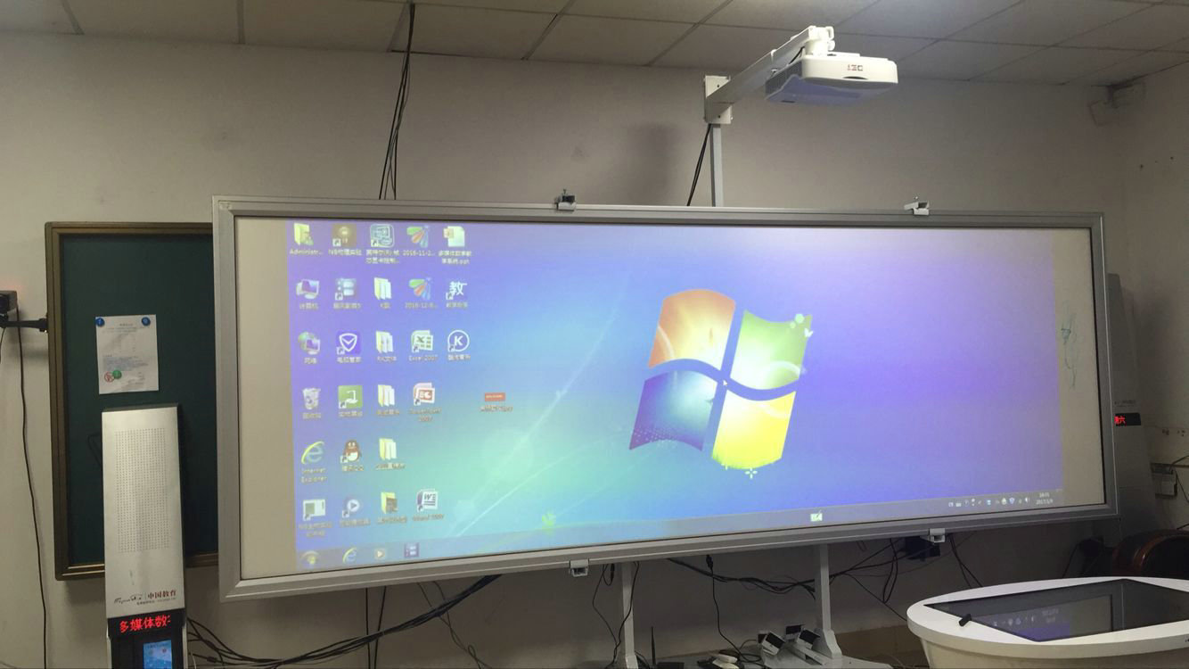 特价壁挂会议培训多功能多媒体大屏教学电子白板触控一体机