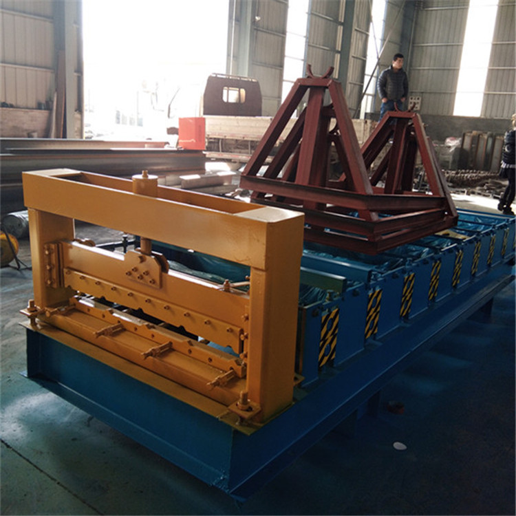 厂家直销840型彩钢压瓦机 全自动数控压瓦机 彩钢设备批发仓库