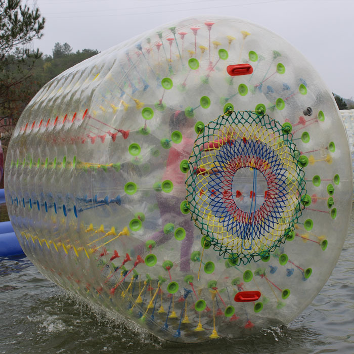 pvc定制各种颜色三气室充气水上滚筒水上行走球水球工厂定制